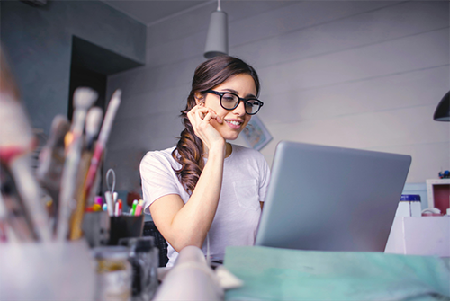 Bestil nemt hævesænkebord hos JustMore